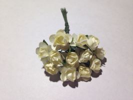 W02606 Бутоны роз 15 мм/ Кремовые, 12 шт - бумажные цветы